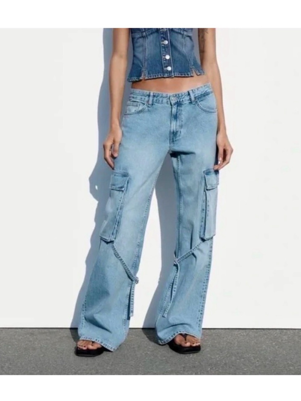 ZARA Wide Leg Cargo Relaxed Jeans - Picture 3 of 9